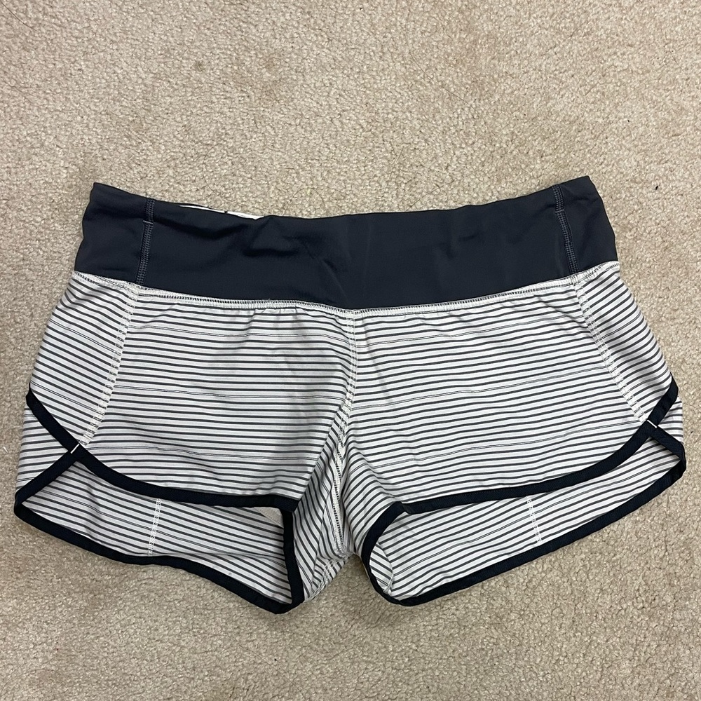 Lululemon Run: Speed Short
Hyper Stripe Reflective Angel Wing / Soot Light